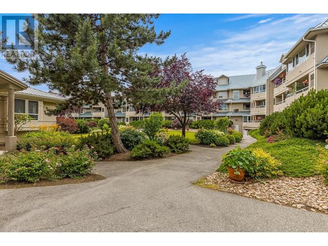 106 - 1961 Durnin Rd, Condo with 2 bedrooms, 2 bathrooms and 1 parking in Kelowna BC | Image 33