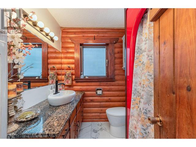2370 Trans Canada Highway, House detached with 2 bedrooms, 1 bathrooms and 20 parking in Columbia Shuswap E BC | Image 34