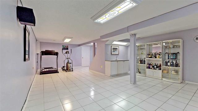 37 Afton Cres, House detached with 3 bedrooms, 4 bathrooms and 5 parking in Vaughan ON | Image 17