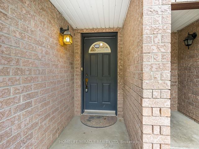 13 Spadina Rd, Townhouse with 3 bedrooms, 3 bathrooms and 1 parking in Brampton ON | Image 12