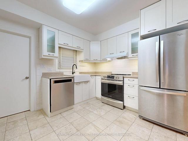 107 Elmwood Ave, House detached with 3 bedrooms, 2 bathrooms and 3 parking in Toronto ON | Image 27