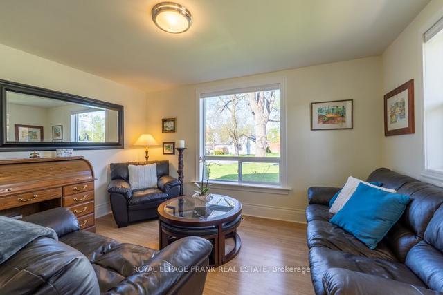 95 Adelaide St N, House detached with 3 bedrooms, 2 bathrooms and 10 parking in Kawartha Lakes ON | Image 6
