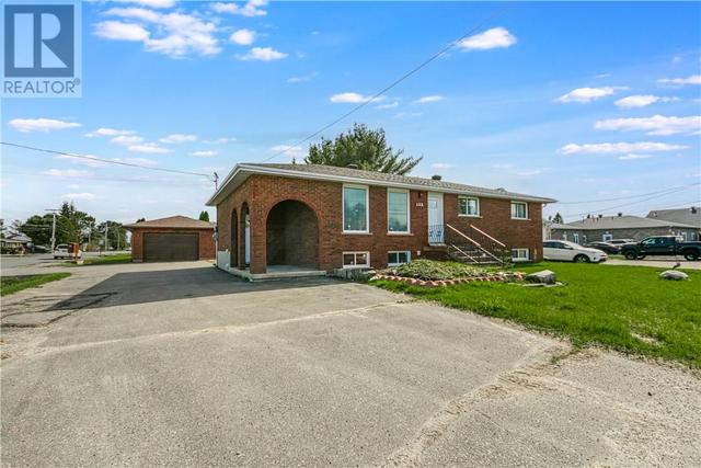 123 Cote Blvd, House detached with 6 bedrooms, 2 bathrooms and null parking in Greater Sudbury ON | Image 1