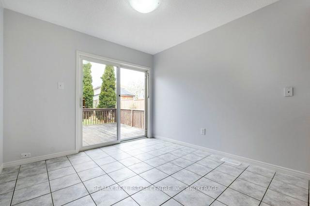 12 Whittaker Cres, House detached with 2 bedrooms, 2 bathrooms and 3 parking in Cambridge ON | Image 3
