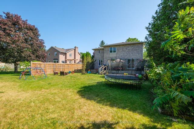 600 Rankin Cres, House detached with 4 bedrooms, 3 bathrooms and 6 parking in Kingston ON | Image 2
