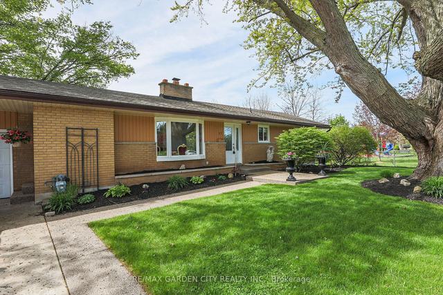 17 Baker Rd N, House detached with 3 bedrooms, 2 bathrooms and 5 parking in Grimsby ON | Image 12