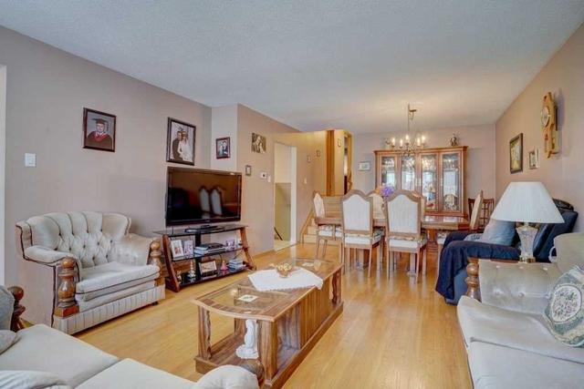 224 Morningside Ave, House detached with 3 bedrooms, 2 bathrooms and 6 parking in Toronto ON | Image 3