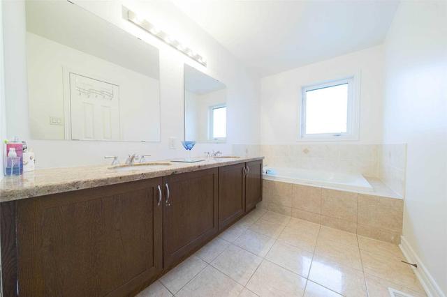 44 Moderna Dr, House detached with 4 bedrooms, 3 bathrooms and 4 parking in Vaughan ON | Image 14