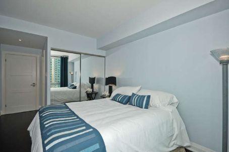 lph2 - 10 Queens Quay W, Condo with 2 bedrooms, 3 bathrooms and 2 parking in Toronto ON | Image 5