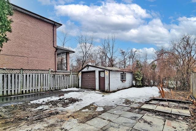 38 Hilldale Rd, House detached with 3 bedrooms, 2 bathrooms and 6 parking in Toronto ON | Image 14