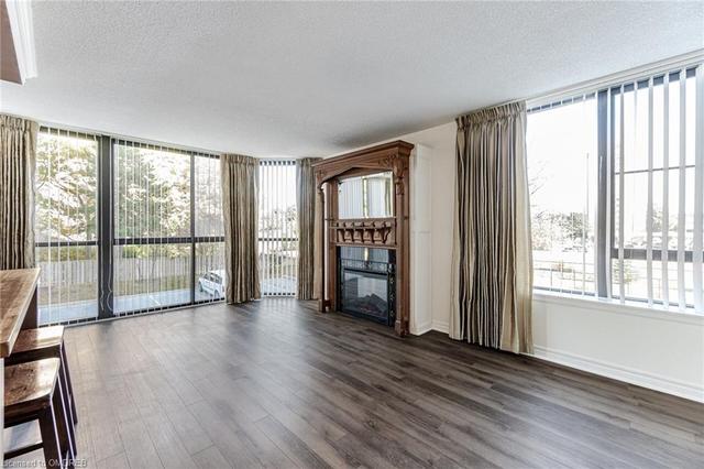 208 - 1230 Marlborough Crt, House attached with 2 bedrooms, 2 bathrooms and 1 parking in Oakville ON | Image 7