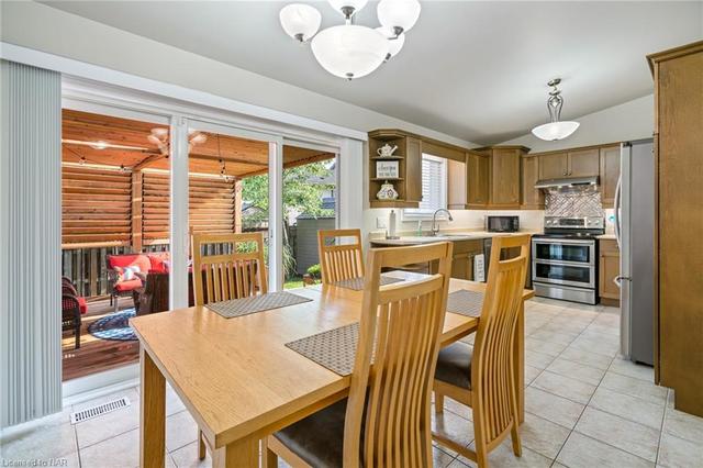 72 Mcbride Dr, House detached with 3 bedrooms, 2 bathrooms and 4 parking in St. Catharines ON | Image 2