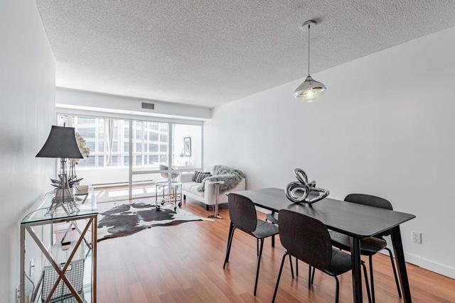 1315 - 711 Bay St, Condo with 2 bedrooms, 2 bathrooms and 1 parking in Toronto ON | Image 13