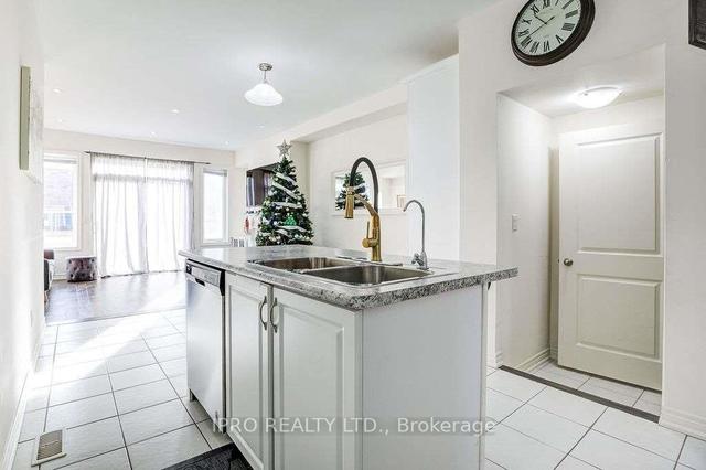 51 Ivor Cres, House attached with 3 bedrooms, 4 bathrooms and 2 parking in Brampton ON | Image 7