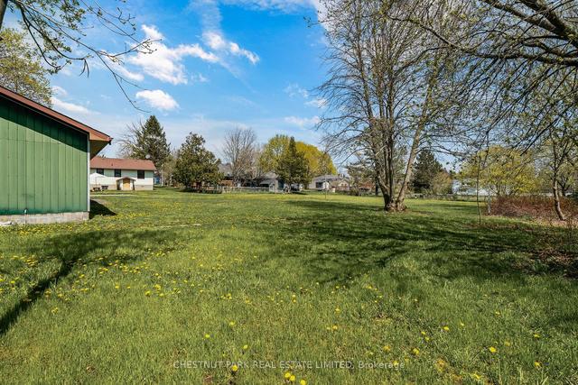 425 Bloomfield Main St, House detached with 2 bedrooms, 1 bathrooms and 10 parking in Prince Edward County ON | Image 24