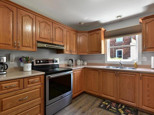 38 Bennett St, House detached with 3 bedrooms, 2 bathrooms and 3 parking in Brockville ON | Image 12