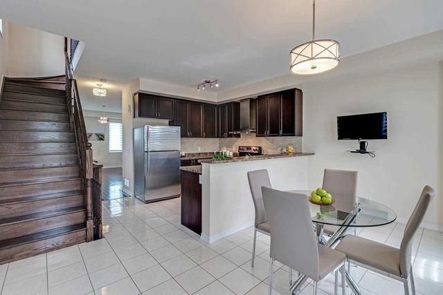 58 Soccavo Cres, Townhouse with 3 bedrooms, 3 bathrooms and 2 parking in Brampton ON | Image 6
