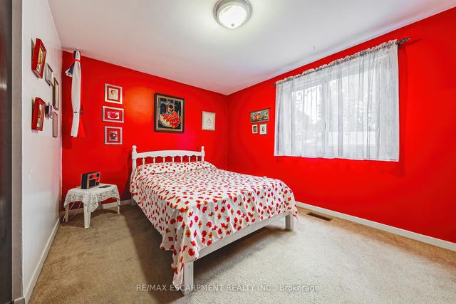 155 Nash Rd N, House detached with 3 bedrooms, 2 bathrooms and 3 parking in Hamilton ON | Image 2