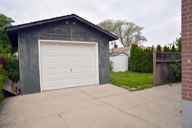 374 East 15th St, House detached with 4 bedrooms, 2 bathrooms and 4 parking in Hamilton ON | Image 2