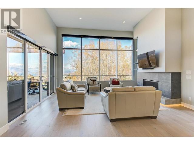 450 Windhover Crt, House detached with 3 bedrooms, 3 bathrooms and 4 parking in Kelowna BC | Image 14