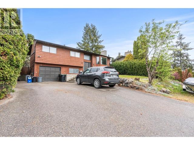 2912 Heritage Place, House detached with 4 bedrooms, 2 bathrooms and 4 parking in Vernon BC | Image 2