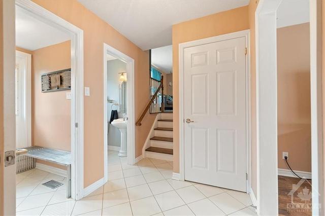1535 Payette Dr, House detached with 4 bedrooms, 2 bathrooms and 3 parking in Ottawa ON | Image 9