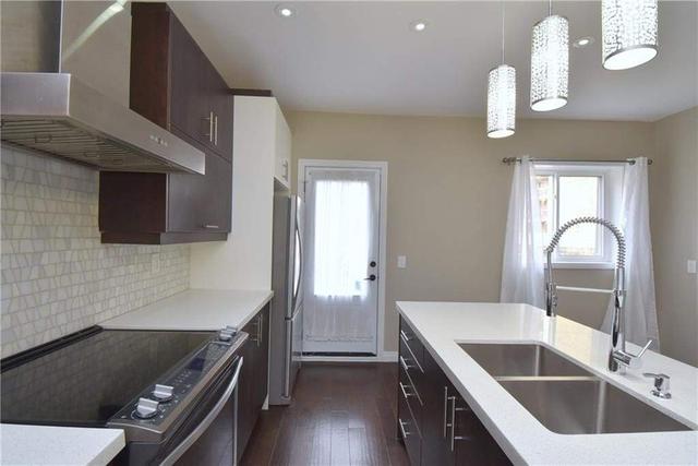 126 Hess St S, House detached with 3 bedrooms, 3 bathrooms and 0 parking in Hamilton ON | Image 3