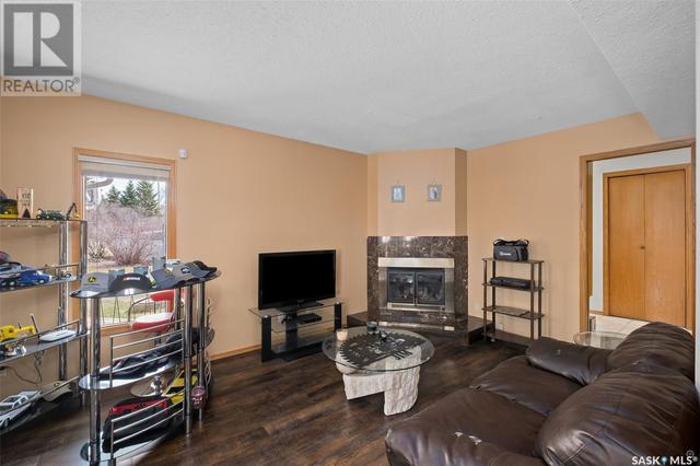 744 3rd Ave, House detached with 3 bedrooms, 3 bathrooms and null parking in Buckland No. 491 SK | Image 14