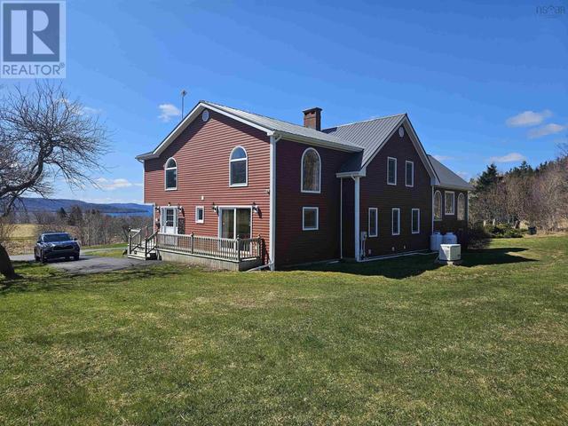 2125 Hillside Boularderie Rd, House detached with 5 bedrooms, 3 bathrooms and null parking in Cape Breton NS | Image 7