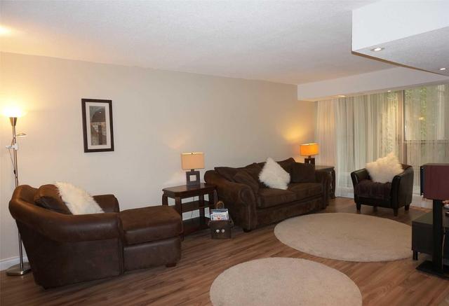 119 - 1300 Marlborough Crt, Condo with 3 bedrooms, 2 bathrooms and 1 parking in Oakville ON | Image 10