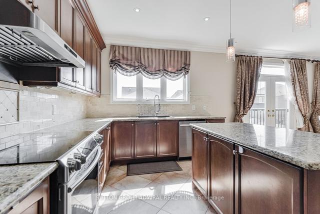136 Santa Amato Cres, House detached with 4 bedrooms, 4 bathrooms and 6 parking in Vaughan ON | Image 5