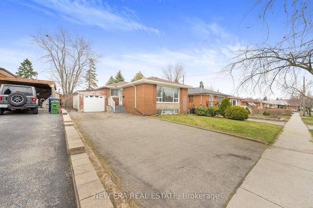 17 Vanwart Dr, House detached with 3 bedrooms, 2 bathrooms and 5 parking in Toronto ON | Image 12