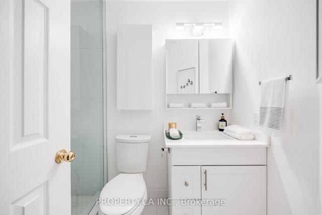 617 Adelaide St W, House attached with 3 bedrooms, 3 bathrooms and 2 parking in Toronto ON | Image 5