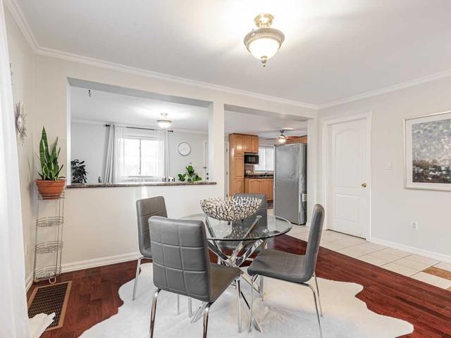 29 Laurel Ave, House detached with 3 bedrooms, 2 bathrooms and 2 parking in Toronto ON | Image 4