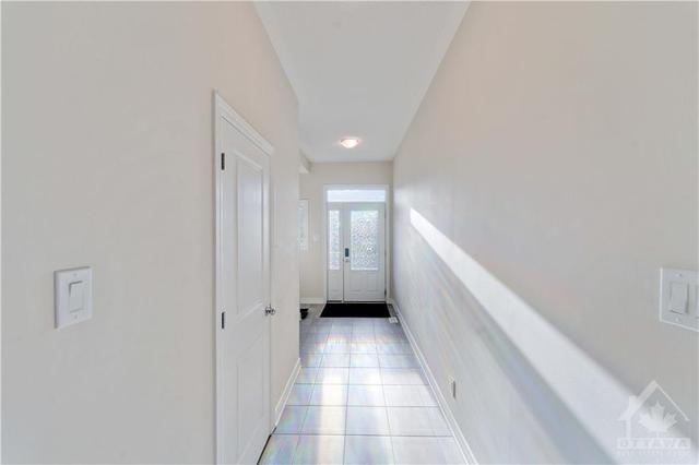 756 Dearborn Private, Townhouse with 3 bedrooms, 4 bathrooms and 2 parking in Ottawa ON | Image 2