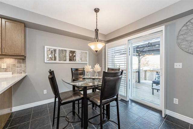 35 Atto Dr, House detached with 3 bedrooms, 4 bathrooms and 6 parking in Guelph ON | Image 3