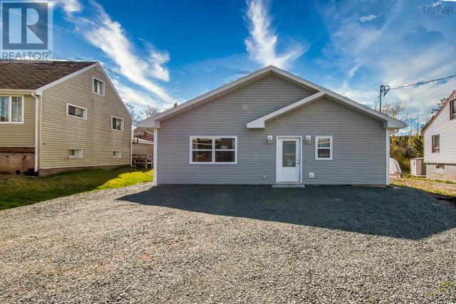 22 North Green Rd, House detached with 3 bedrooms, 2 bathrooms and null parking in Halifax NS | Image 1