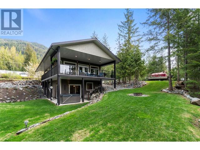 7430 Stampede Trail, House detached with 3 bedrooms, 2 bathrooms and 4 parking in Columbia Shuswap F BC | Image 74