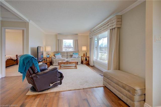 3958 Petworth Rd Rd, House detached with 3 bedrooms, 1 bathrooms and 8 parking in South Frontenac ON | Image 6