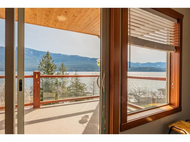 3558 Sprague St, House detached with 3 bedrooms, 4 bathrooms and null parking in Central Kootenay D BC | Image 85