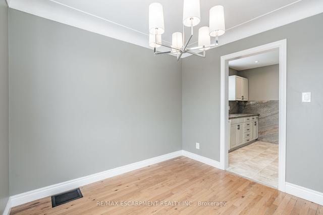(upper) - 317 King St E, House detached with 2 bedrooms, 1 bathrooms and 2 parking in Hamilton ON | Image 8