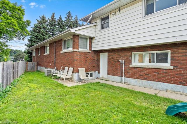 462d Carlton St, House detached with 1 bedrooms, 1 bathrooms and 1 parking in St. Catharines ON | Image 2