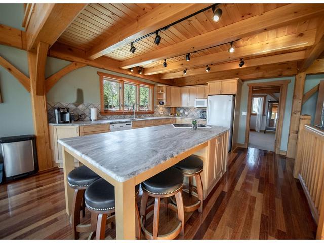 779 Sundown Lane, House detached with 3 bedrooms, 4 bathrooms and null parking in East Kootenay B BC | Image 17
