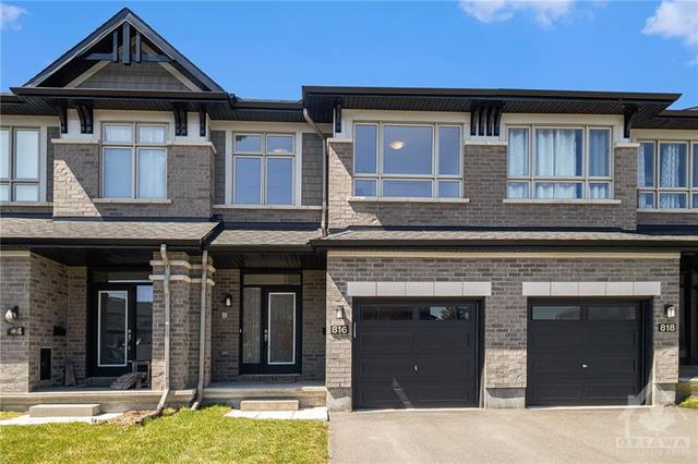 816 Chipping Cir, Townhouse with 3 bedrooms, 3 bathrooms and 3 parking in Ottawa ON | Image 1