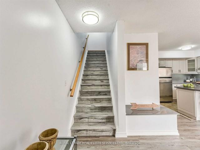 2002 - 3049 Finch Ave W, Townhouse with 4 bedrooms, 3 bathrooms and 2 parking in Toronto ON | Image 11