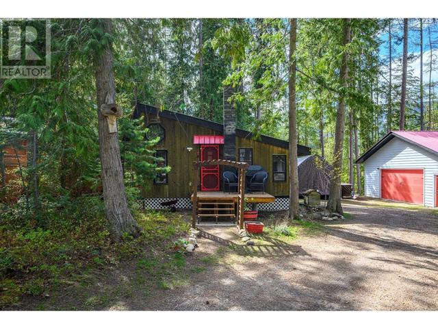 9039 Hummingbird Drive, House detached with 2 bedrooms, 2 bathrooms and 6 parking in Columbia Shuswap E BC | Image 47