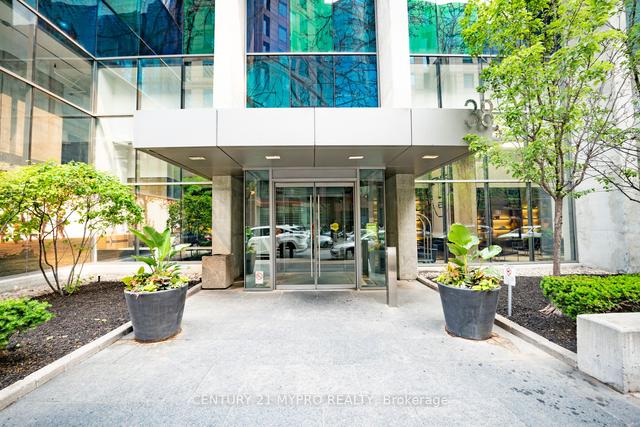 1707 - 38 Grenville St, Condo with 2 bedrooms, 2 bathrooms and 1 parking in Toronto ON | Image 12