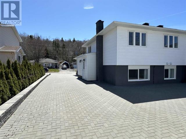 42b Washington Cres, House semidetached with 3 bedrooms, 2 bathrooms and null parking in Elliot Lake ON | Image 31