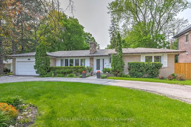 15 Hi Mount Dr, House detached with 3 bedrooms, 4 bathrooms and 6 parking in Toronto ON | Image 1