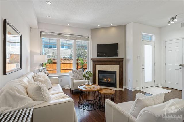 515 Strasbourg St, Townhouse with 4 bedrooms, 3 bathrooms and 2 parking in Ottawa ON | Image 8